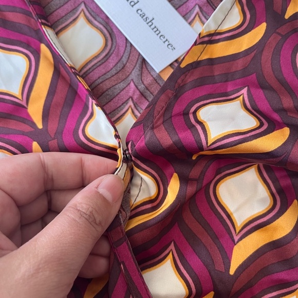 NWT Cupcakes & Cashmere Retro Geo Print Faux Wrap Blouse XS - Picture 6 of 13